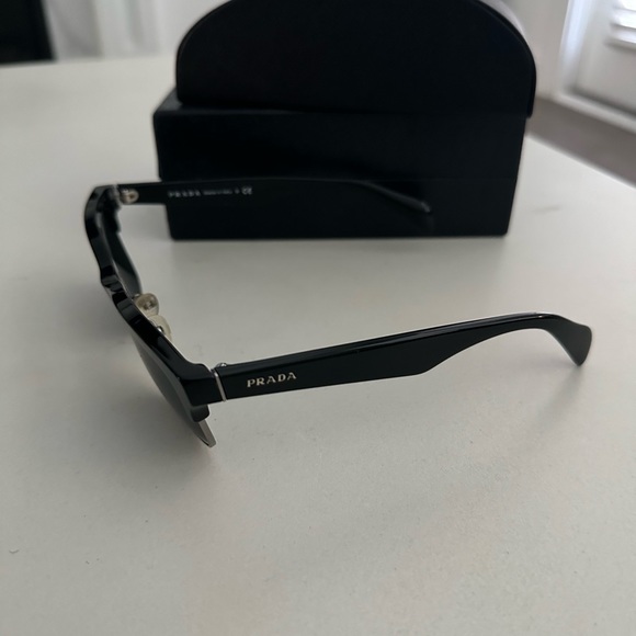 Prada SPR11P SPR 11P Wayfarer Sunglasses 54mm - Picture 4 of 4